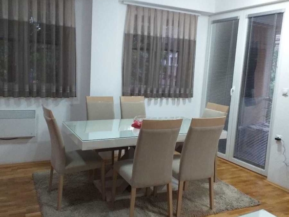 Дава се под наем Тристаен апартамент в Пловдив, Западен - 81 кв.м за 357 € - Снимка #1