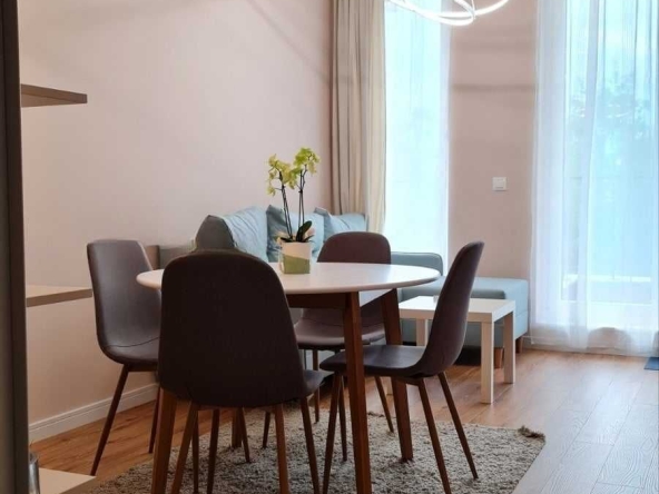 Дава се под наем Двустаен апартамент в София, Хладилника - 70 кв.м за 561 € - Снимка #1