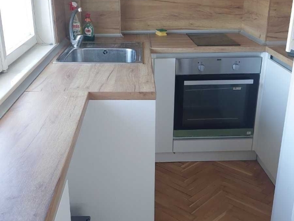 Дава се под наем Тристаен апартамент в Варна, Център - 92 кв.м за 700 € - Снимка #1