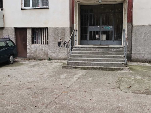 Гараж / Паркомясто в Пловдив, Кършияка - 25 кв.м за 2120 €/кв.м - Снимка #1