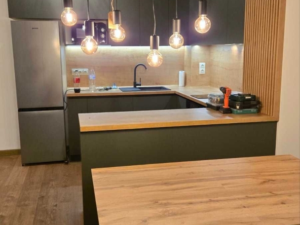 Дава се под наем Тристаен апартамент в София, Изток - 102 кв.м за 770 € - Снимка #1