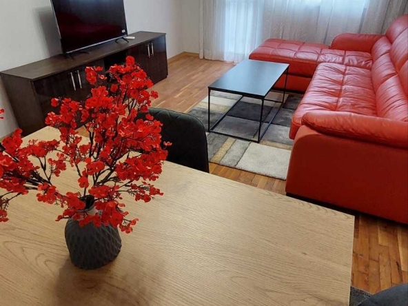 Дава се под наем Двустаен апартамент в Шумен, Болницата - 68 кв.м за 348.84 € - Снимка #1