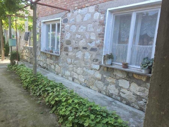 Къща в с. Кадиево, Област Пловдив - 178 кв.м за 249 €/кв.м - Снимка #1
