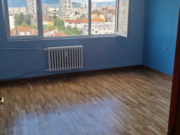 Дава се под наем Тристаен апартамент в София, Зона Б-18 - 80 кв.м за 598.23 € - Снимка #1