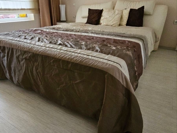 Дава се под наем Тристаен апартамент в к.к. Златни пясъци - 87 кв.м за 357 € - Снимка #1