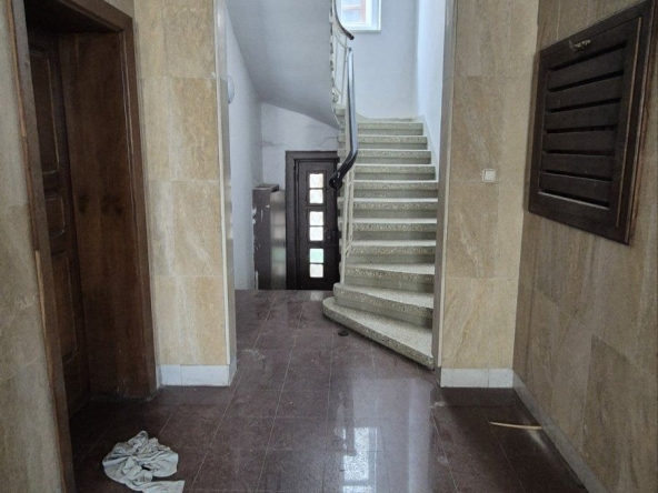 Офис в Севлиево - 1322 кв.м за 328 €/кв.м - Снимка #1