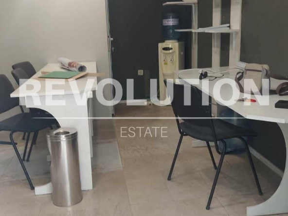 Дава се под наем Офис в Варна, Център - 20 кв.м за 375 € - Снимка #1