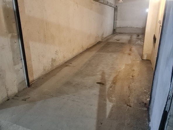 Дава се под наем Гараж / Паркомясто в София, Изток - 35 кв.м за 178.5 € - Снимка #1