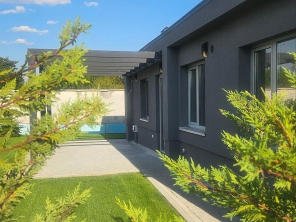 Четиристаен апартамент в с. Доброславци, Област София-град - 220 кв.м за 981 €/кв.м - Снимка #1