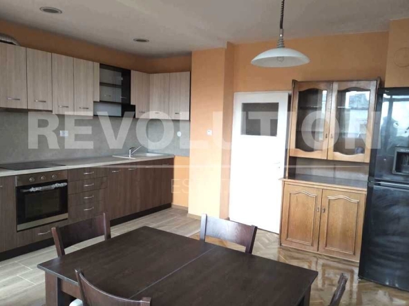 Дава се под наем Четиристаен апартамент в Варна, Център - 100 кв.м за 548.25 € - Снимка #1