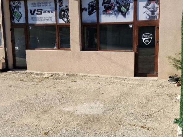 Дава се под наем Магазин в Дупница - 63 кв.м за 357 € - Снимка #1