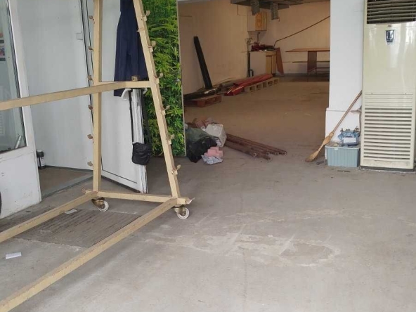 Дава се под наем Промишлена сграда в Бургас, Ветрен - 250 кв.м за 1020 € - Снимка #1