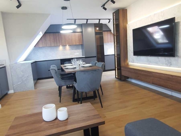 Дава се под наем Многостаен апартамент в Пловдив, Център - 200 кв.м за 1500 € - Снимка #1