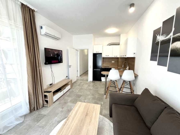 Дава се под наем Двустаен апартамент в Пловдив, Център - 70 кв.м за 375 € - Снимка #1