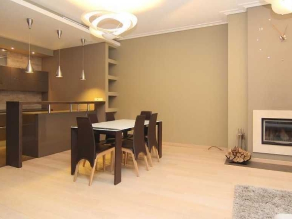 Дава се под наем Тристаен апартамент в Пловдив, Кючук Париж - 85 кв.м за 382.5 € - Снимка #1