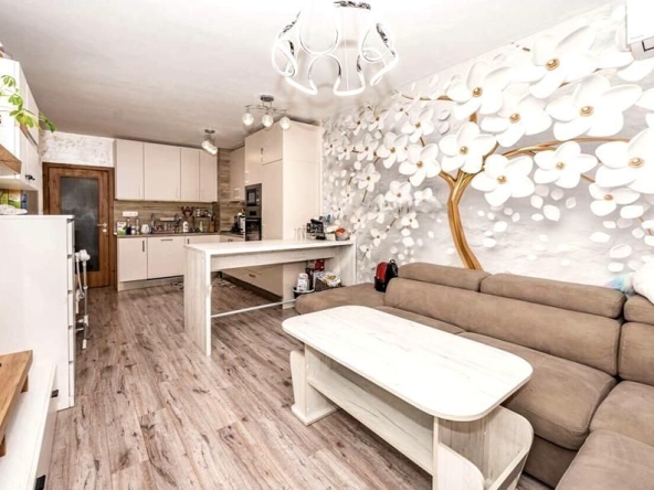 Дава се под наем Двустаен апартамент в Пловдив, Тракия - 75 кв.м за 510 € - Снимка #1