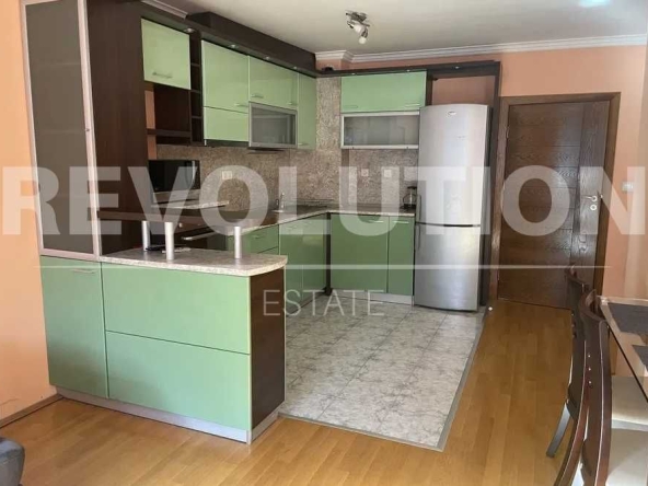 Дава се под наем Двустаен апартамент в Варна, Център - 75 кв.м за 561 € - Снимка #1