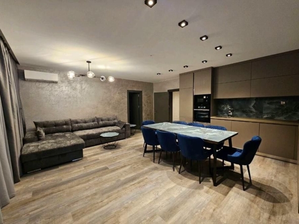 Дава се под наем Многостаен апартамент в Пловдив, Христо Смирненски - 180 кв.м за 1400 € - Снимка #1