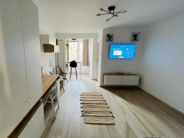 Дава се под наем Едностаен апартамент в Бургас, Ветрен - 40 кв.м за 153 € - Снимка #1