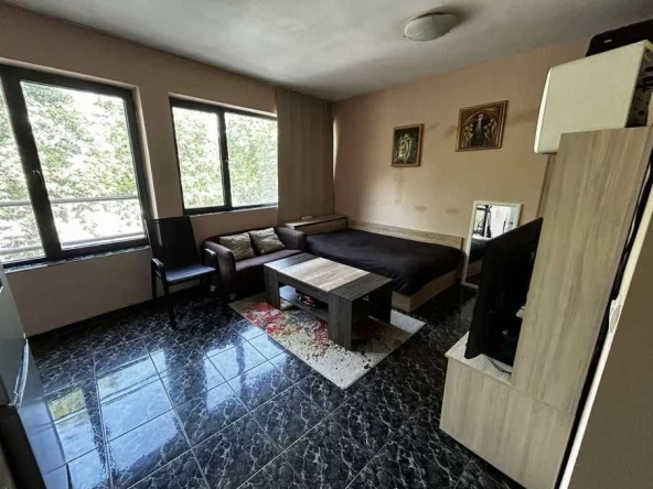 Дава се под наем Едностаен апартамент в Пловдив, Център - 30 кв.м за 300 € - Снимка #1