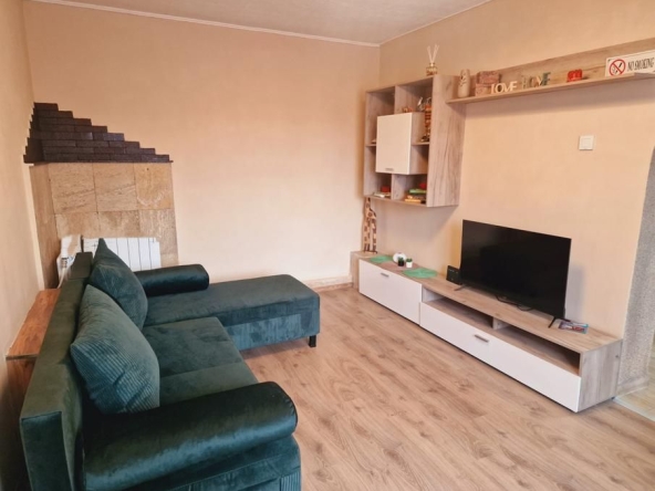 Дава се под наем Етаж от къща в София, Левски - 100 кв.м за 750 € - Снимка #1