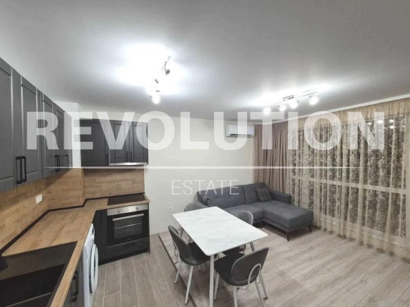 Дава се под наем Двустаен апартамент в Варна, м-т Пчелина - 55 кв.м за 475 € - Снимка #1