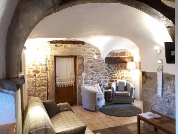 Дава се под наем Тристаен апартамент в Пловдив, Център - 90 кв.м за 275.4 € - Снимка #1