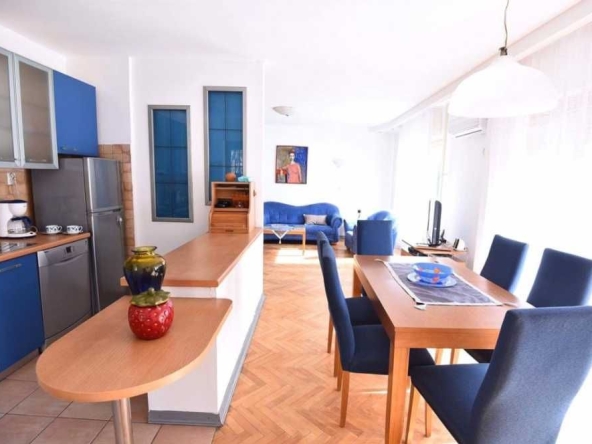 Дава се под наем Тристаен апартамент в Пловдив, Гагарин - 82 кв.м за 382.5 € - Снимка #1