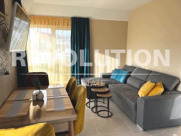 Дава се под наем Тристаен апартамент в Варна, Център - 73 кв.м за 648.21 € - Снимка #1