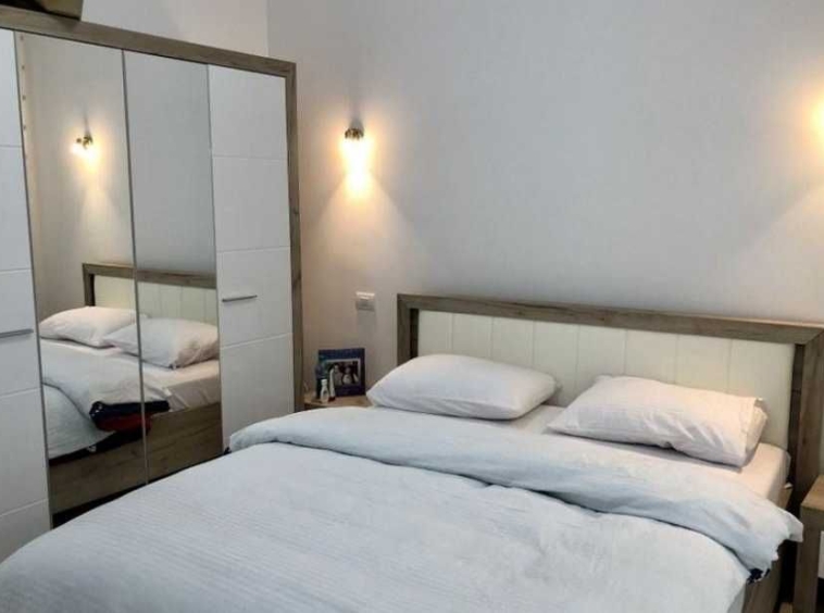 Дава се под наем Едностаен апартамент в Бургас, Център - 35 кв.м за 204 € - Снимка #1