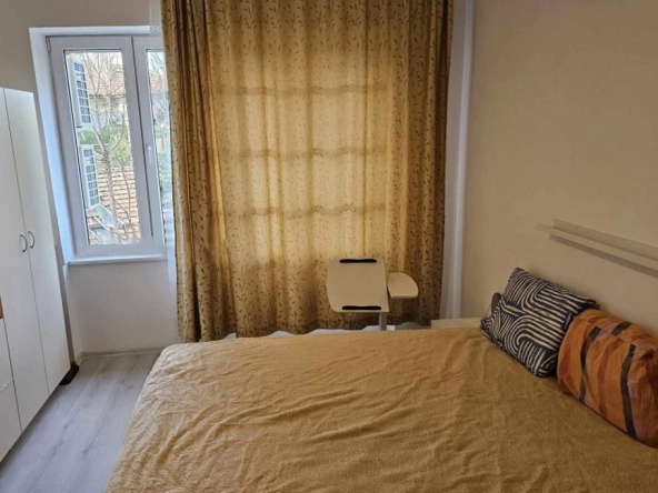 Дава се под наем Тристаен апартамент в Пловдив, Център - 75 кв.м за 550 € - Снимка #1