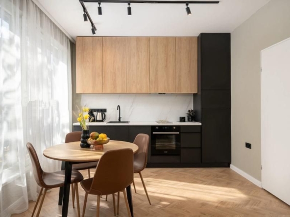 Дава се под наем Двустаен апартамент в София, Център - 60 кв.м за 1100 € - Снимка #1