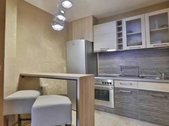 Дава се под наем Двустаен апартамент в София, Борово - 75 кв.м за 387.6 € - Снимка #1