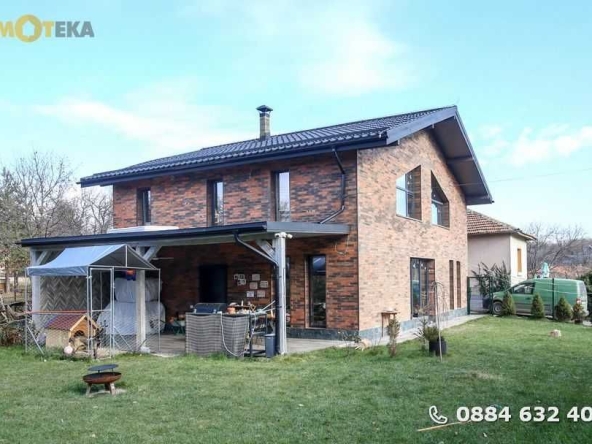 Къща в с. Вакарел, Област София-област - 287 кв.м за 1290 €/кв.м - Снимка #1