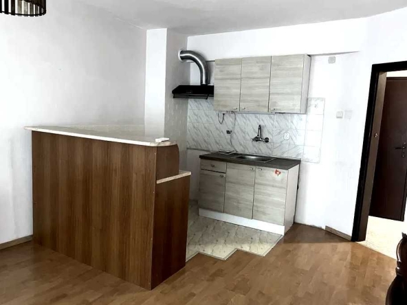 Дава се под наем Тристаен апартамент в Пловдив, Кършияка - 95 кв.м за 325 € - Снимка #1