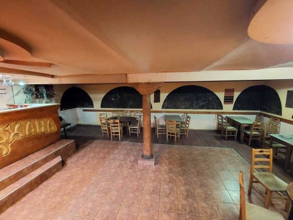 Дава се под наем Заведение в Кнежа - 90 кв.м за 357 € - Снимка #1