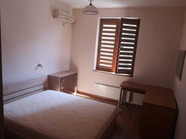 Дава се под наем Двустаен апартамент в Бургас, Център - 60 кв.м за 408 € - Снимка #1