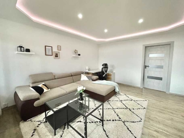 Дава се под наем Двустаен апартамент в Пловдив, Център - 55 кв.м за 175 € - Снимка #1