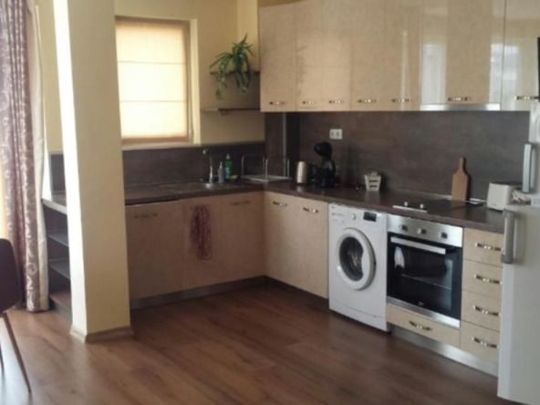 Дава се под наем Тристаен апартамент в Пловдив, Кършияка - 105 кв.м за 459 € - Снимка #1