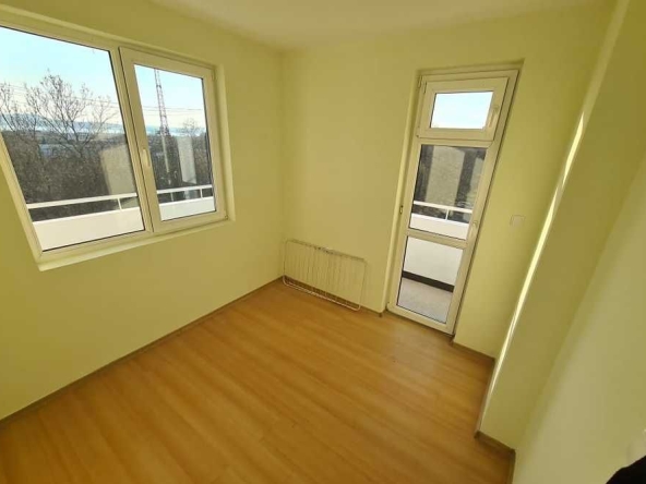 Дава се под наем Двустаен апартамент в Бургас, Славейков - 54 кв.м за 178.5 € - Снимка #1