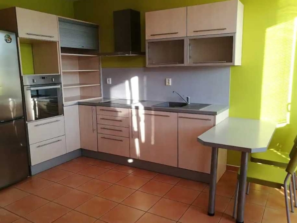 Дава се под наем Двустаен апартамент в Пловдив, Южен - 60 кв.м за 255 € - Снимка #1