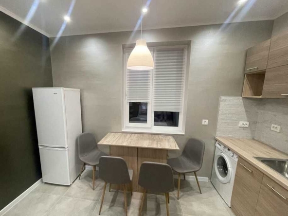 Дава се под наем Двустаен апартамент в Пловдив, Младежки Хълм - 60 кв.м за 475 € - Снимка #1