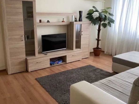 Дава се под наем Тристаен апартамент в Пловдив, Център - 80 кв.м за 244.8 € - Снимка #1