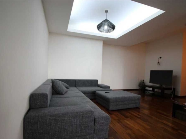 Дава се под наем Тристаен апартамент в Бургас, Ветрен - 85 кв.м за 357 € - Снимка #1