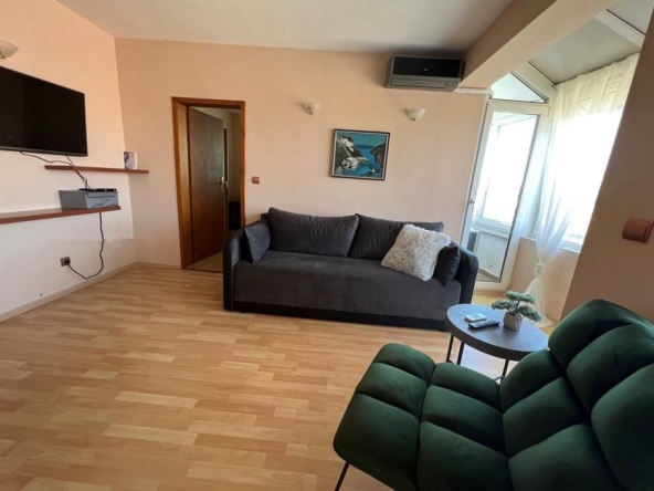 Дава се под наем Тристаен апартамент в София, Център - 89 кв.м за 1200 € - Снимка #1