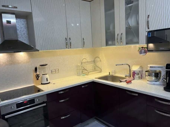 Дава се под наем Тристаен апартамент в Пловдив, Кючук Париж - 95 кв.м за 485 € - Снимка #1