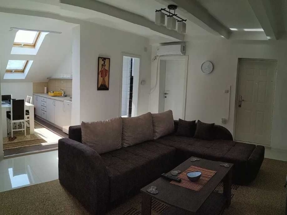 Дава се под наем Двустаен апартамент в Пловдив, Остромила - 60 кв.м за 270.3 € - Снимка #1