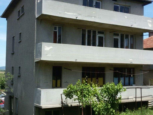 Четиристаен апартамент в Омуртаг - 190 кв.м за 790 €/кв.м - Снимка #1