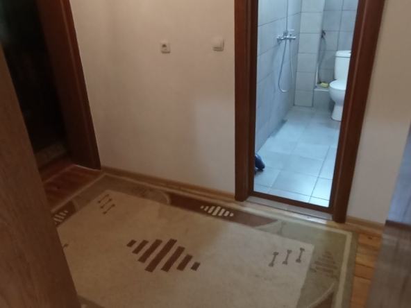 Дава се под наем Тристаен апартамент в Сандански - 80 кв.м за 204 € - Снимка #1