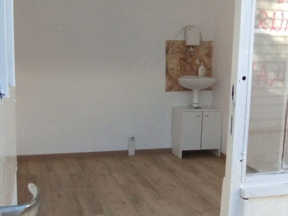 Магазин в Варна, Владислав Варненчик - 8 кв.м за 1875 €/кв.м - Снимка #1